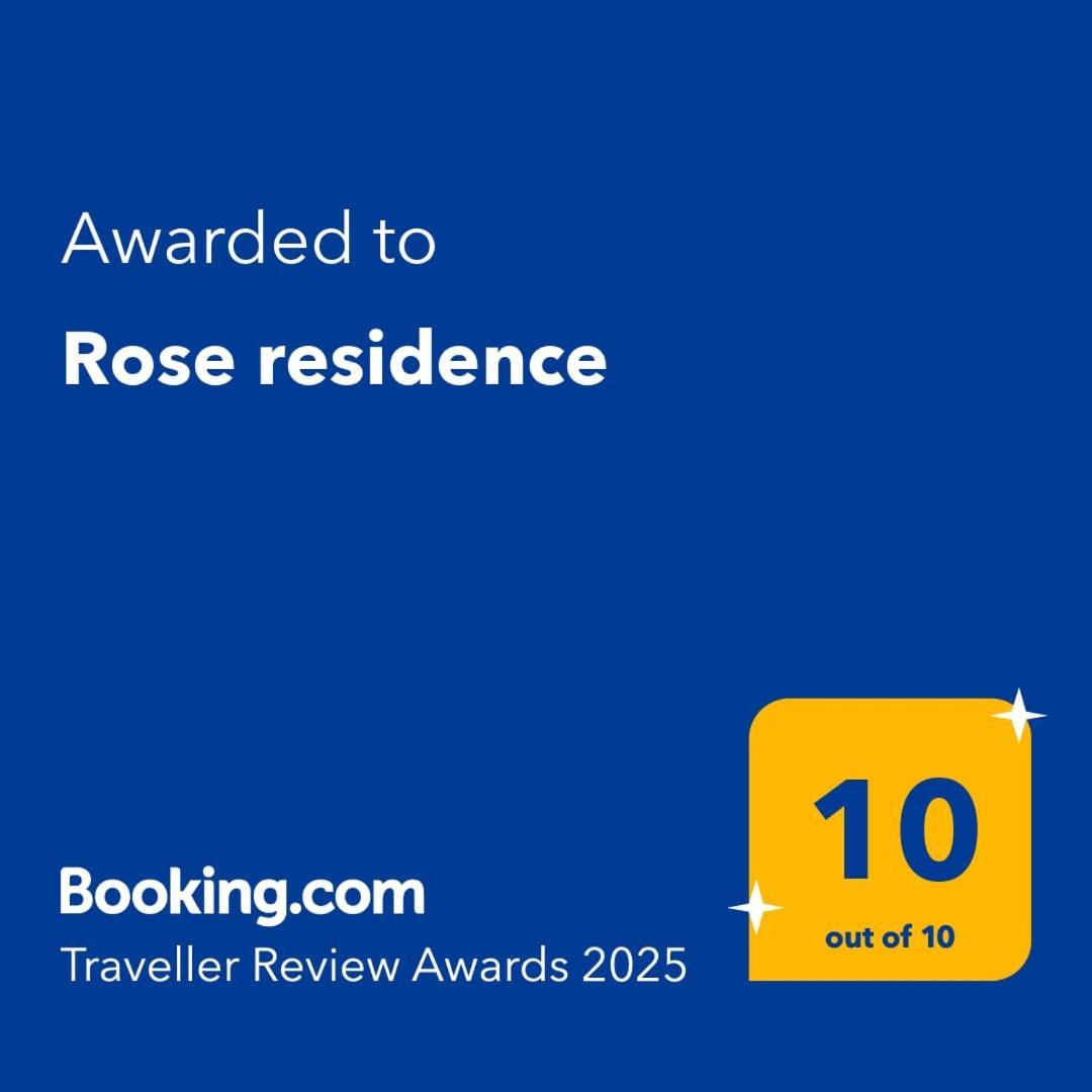 Rose Residence Бузау Екстериор снимка